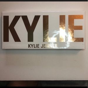 Kylie Cosmetics Royal Peach Eyeshadow Palette